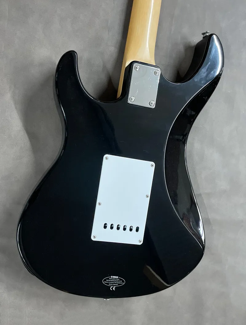 Secondhand Yamaha Pacifica Electric Guitar - Black 5 Secondhand Yamaha Pacifica Electric Guitar - Black - Image 5